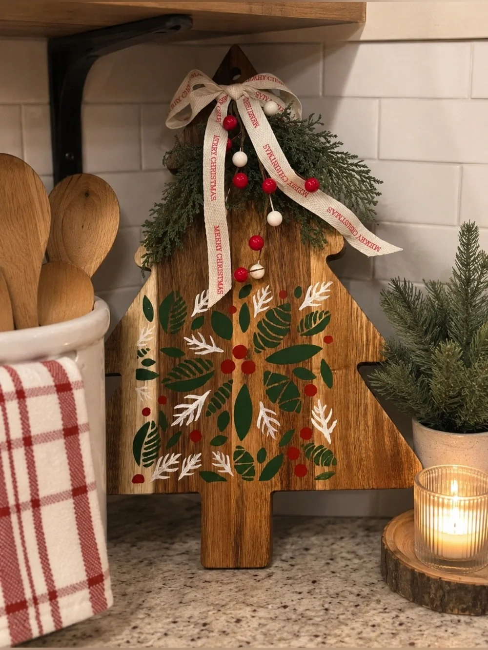 Wooden Christmas Tree Décor with Green and Red Leaf Design